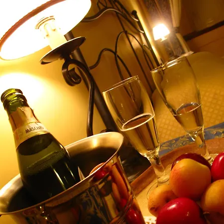 לינה וארוחת בוקר I Visconti נאפולי